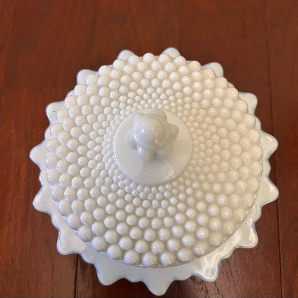 Westmoreland White American Hobnail
Milk Glass Butter/Cheese Dome
Covered Dish - Picture 9 of 9